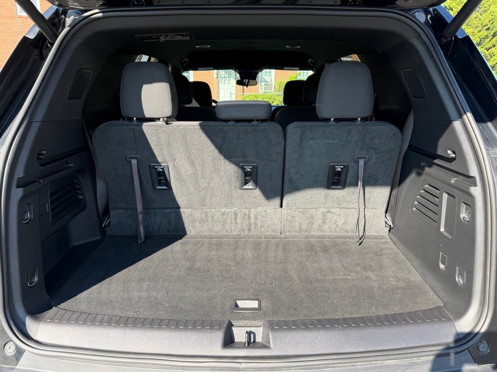 Used 2024 Chevrolet Traverse LT FWD image 36