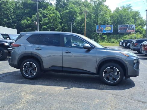 Used 2025 Nissan Rogue SV FWD image 5