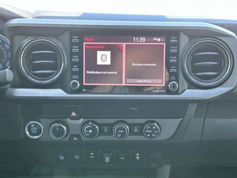 Used 2020 Toyota Tacoma TRD Off-Road w/ Technology Package AWD/4WD image 37