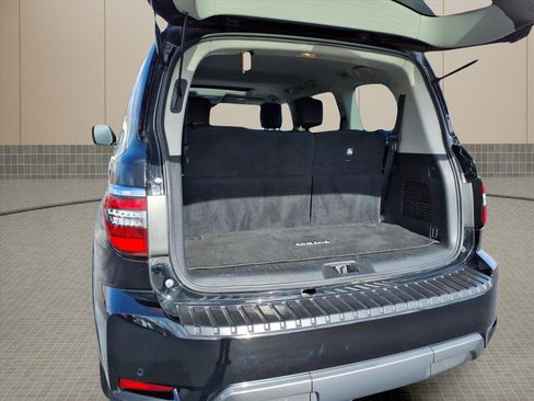Used 2023 Nissan Armada SL w/ Captain's Chairs Package image 25