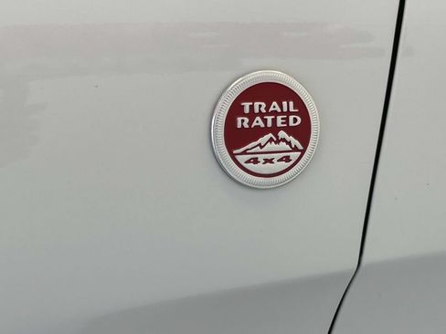 Used 2018 Jeep Grand Cherokee Trailhawk w/ Trailhawk Luxury Group AWD/4WD image 10