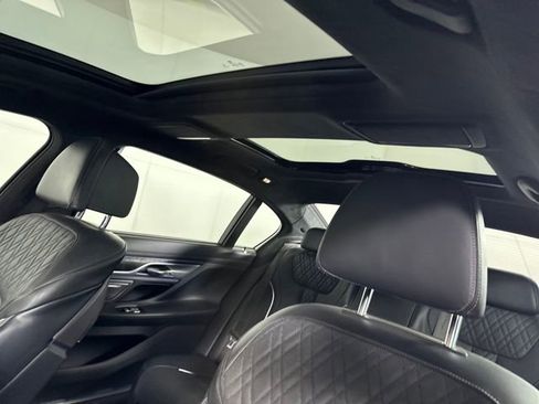 Used 2017 BMW 750i xDrive image 12