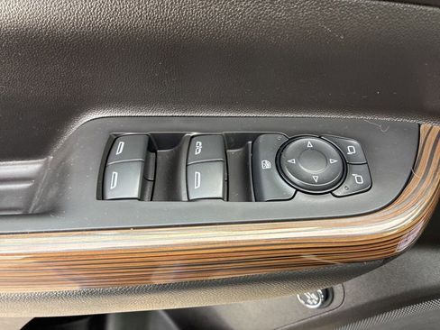 Used 2023 GMC Acadia SLE w/ Driver Convenience Package image 17