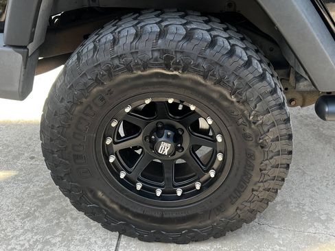 Used 2013 Jeep Wrangler Unlimited Sport AWD/4WD image 10
