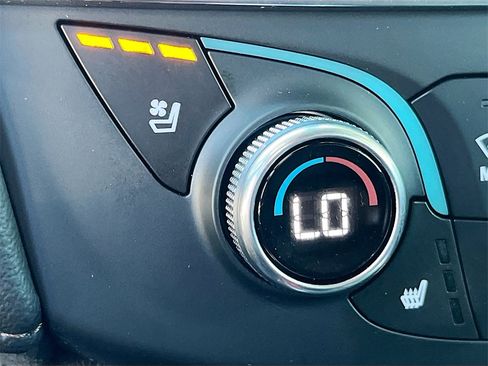 Used 2023 Chevrolet Traverse High Country image 21