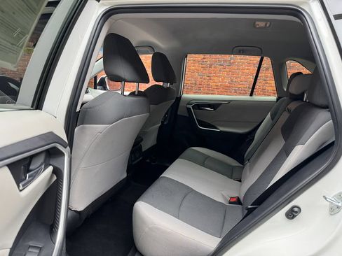 Used 2021 Toyota RAV4 XLE FWD image 23