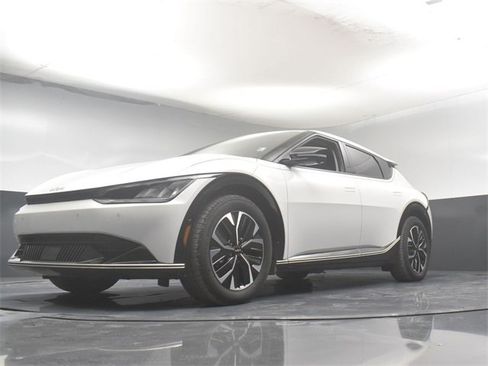 Used 2024 Kia EV6 Wind w/ Wind Technology Package image 36