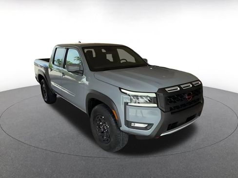Used 2026 Nissan Frontier PRO-4X AWD/4WD image 3