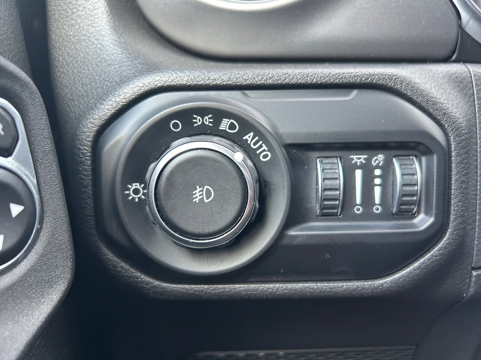 Used 2021 Jeep Wrangler Sport AWD/4WD image 25