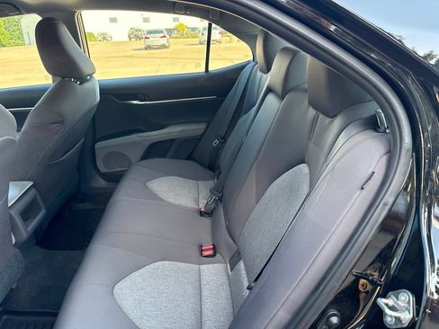 Used 2019 Toyota Camry LE FWD image 18