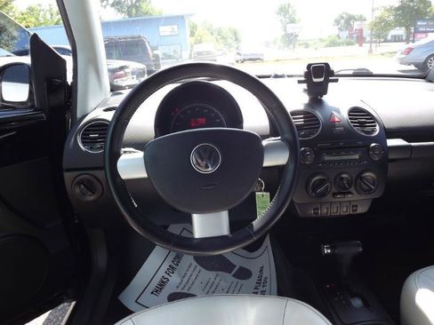 Used 2010 Volkswagen Beetle Convertible FWD image 17