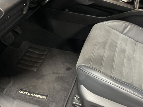 Used 2022 Mitsubishi Outlander SEL Black Edition image 17