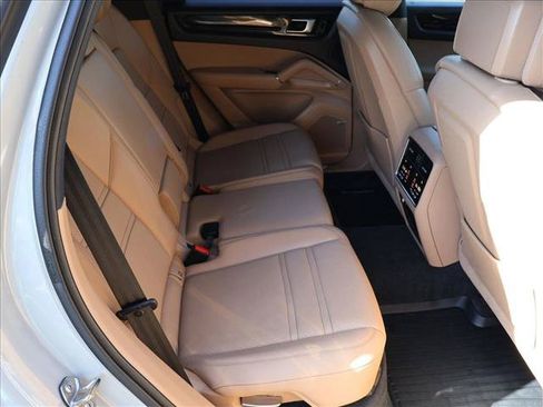 Used 2021 Porsche Cayenne AWD/4WD image 28