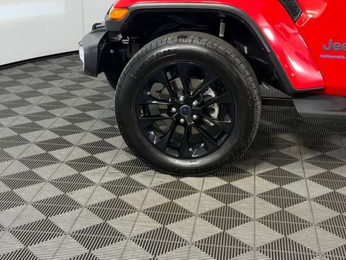 Used 2025 Jeep Wrangler Unlimited Sahara AWD/4WD image 13