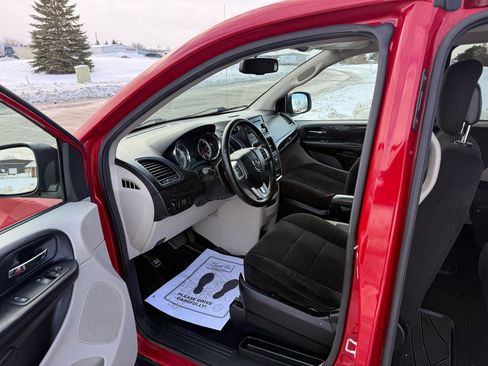 Used 2012 Dodge Grand Caravan SXT image 9