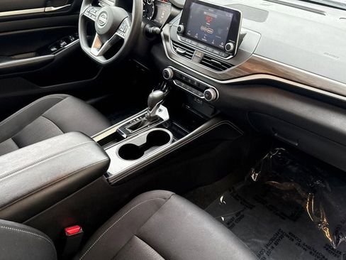 Used 2023 Nissan Altima 2.5 SV image 12