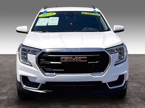 Used 2024 GMC Terrain SLE w/ Driver Convenience Package AWD/4WD image 3