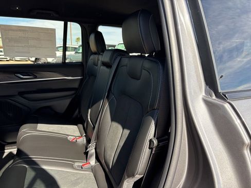 New 2026 Jeep Grand Cherokee Altitude AWD/4WD image 18