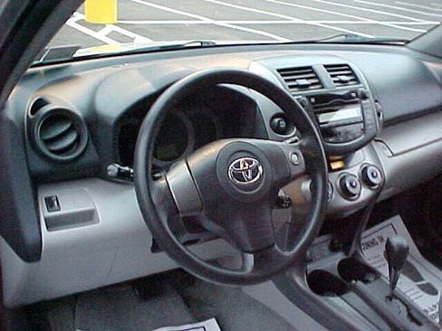 Used 2011 Toyota RAV4 4WD w/ Preferred Premium Pkg image 16