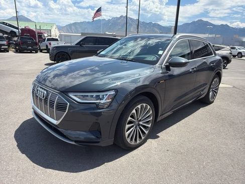 Used 2019 Audi e-tron Prestige w/ Prestige Package AWD/4WD image 3