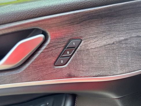 Used 2024 Jeep Grand Cherokee Limited w/ Black Appearance Package image 34