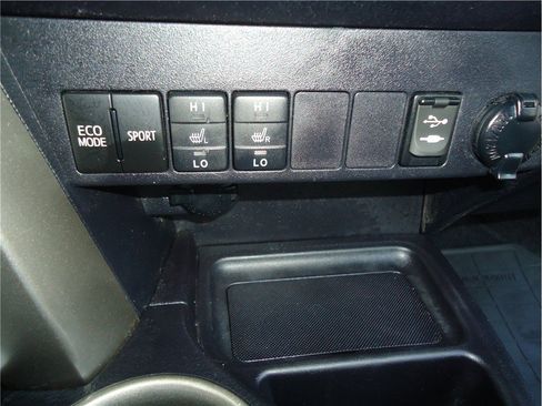 Used 2015 Toyota RAV4 Limited w/ Technology Package AWD/4WD image 29