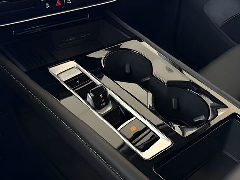 Used 2025 Volkswagen Atlas SE image 22