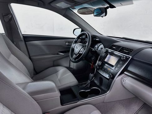 Used 2015 Toyota Camry LE FWD image 31
