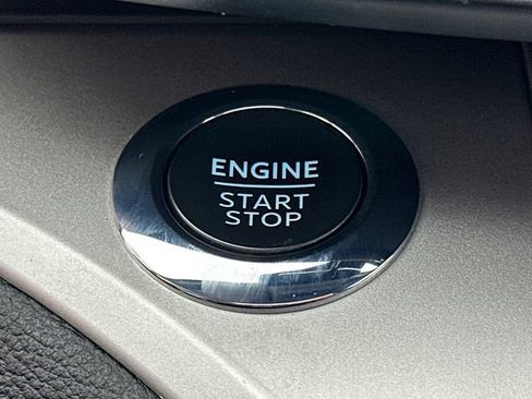 Used 2022 Ford Explorer XLT w/ Equipment Group 202A image 39