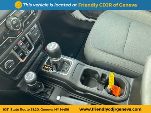 Used 2025 Jeep Wrangler Sahara image 18