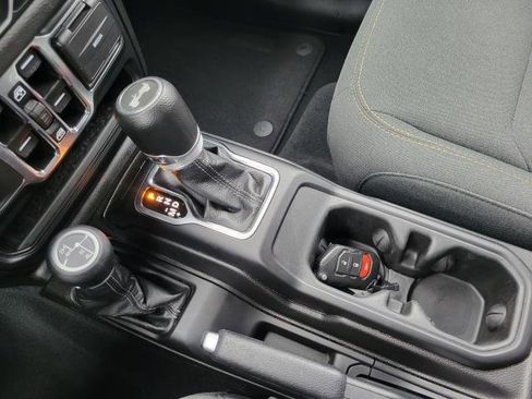 Used 2024 Jeep Wrangler Sport S image 19