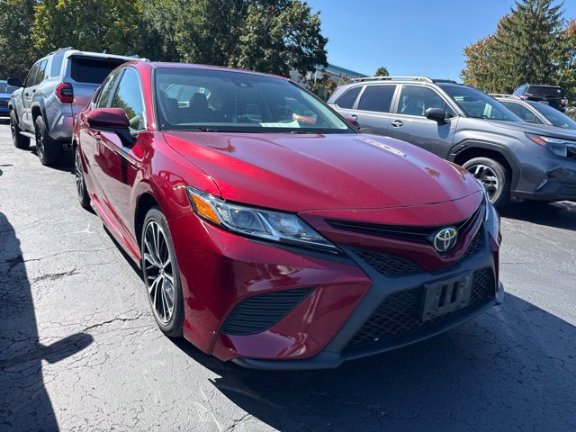 Used 2018 Toyota Camry SE w/ Moonroof Package FWD image 1