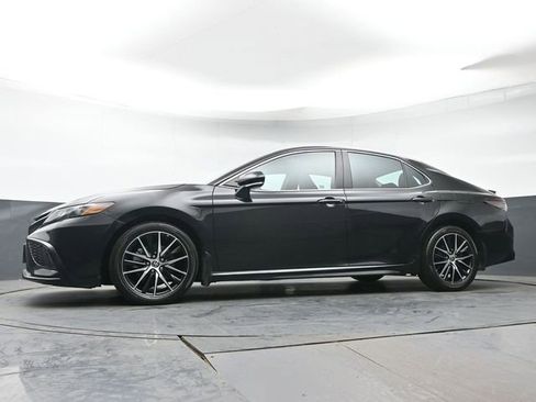 Used 2023 Toyota Camry SE w/ Cold Weather Package AWD/4WD image 30