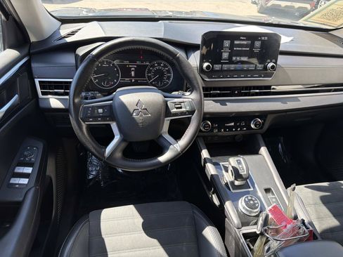 Used 2024 Mitsubishi Outlander FWD image 7
