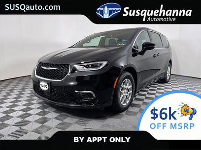 New 2026 Chrysler Pacifica Select