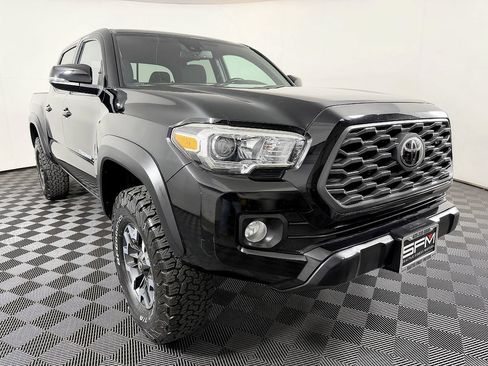 Used 2020 Toyota Tacoma TRD Off-Road w/ Technology Package AWD/4WD image 5