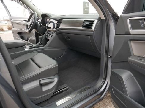 Certified 2023 Volkswagen Atlas SE w/ Black Wheel Package image 21