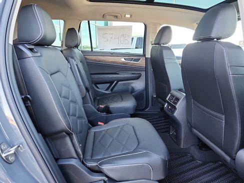 New 2026 Volkswagen Atlas SE FWD image 14