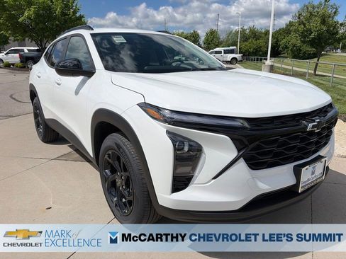 New 2026 Chevrolet Trax LT FWD image 2