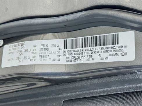 Used 2015 Jeep Cherokee Latitude w/ Comfort/Convenience Group FWD image 32