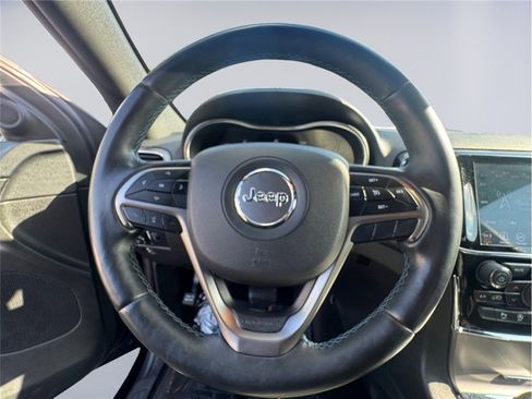 Used 2019 Jeep Grand Cherokee Laredo image 14