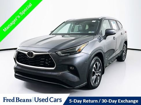 Used 2023 Toyota Highlander L image 3