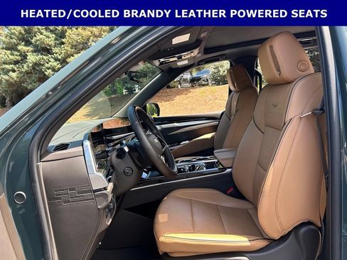 Used 2025 Cadillac Escalade Premium Luxury RWD image 6