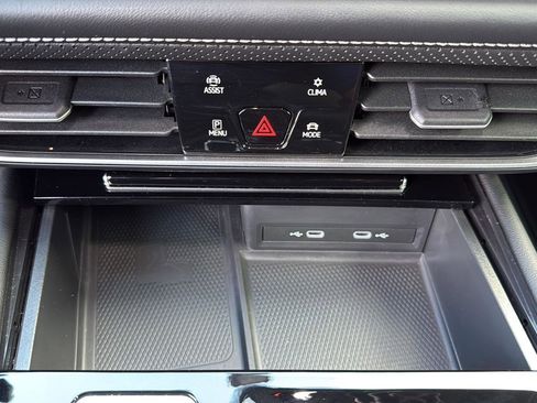 Used 2024 Volkswagen Atlas SE image 17