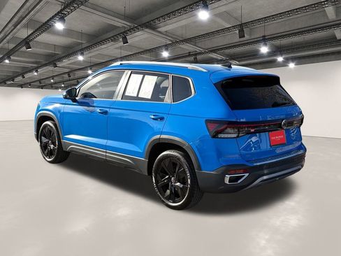 Used 2025 Volkswagen Taos SE image 14