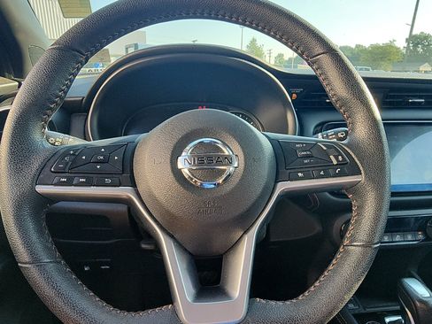 Used 2021 Nissan Kicks SR FWD image 12