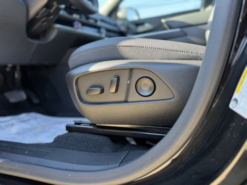 Used 2026 Chevrolet Equinox LT w/ Convenience Package II image 16