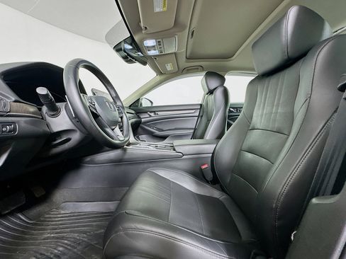 Used 2019 Honda Accord Touring image 13