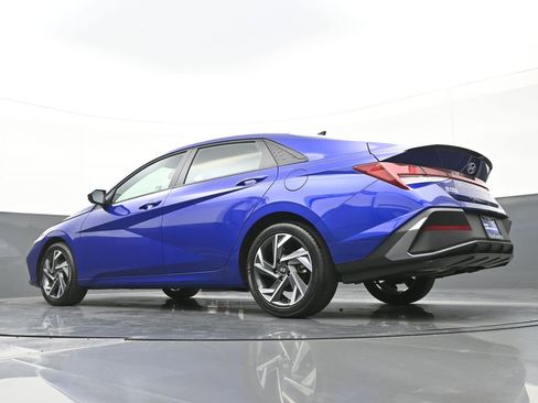 Certified 2025 Hyundai Elantra Sport image 41