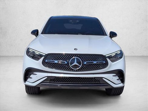 Used 2025 Mercedes-Benz GLC 300 4MATIC image 2